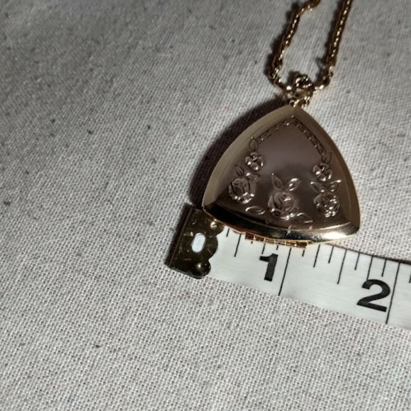Gold tone locket & chain necklace - Picture 9 of 9